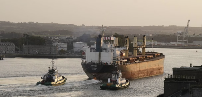 Ierse militairen enteren vrachtschip uit Curaçao: 2,2 ton cocaïne gepakt (VIDEO)