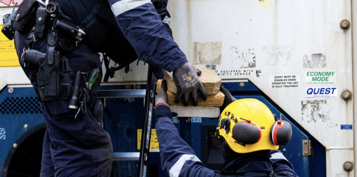 ‘Onderzoek havenbedrijf: politie-infiltrant voerde cocaïne in’